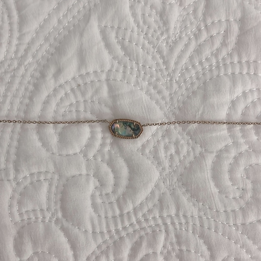 Kendra Scott necklace